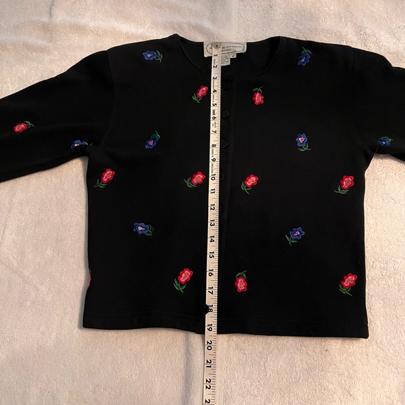 Black Cardigan Size SP Adrienne Vittadini  with pink & blue  Embroidered Flowers - Picture 8 of 10